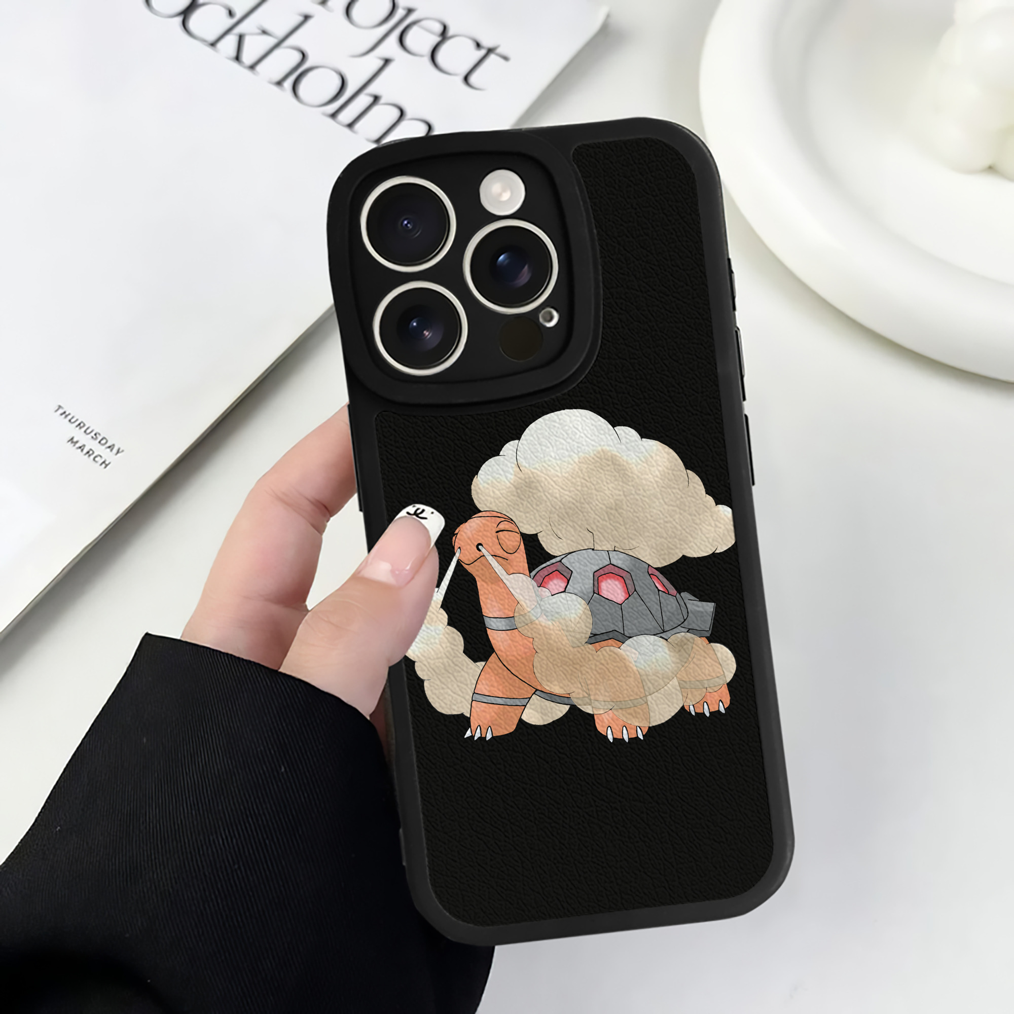 （画像用） ポケットモンスター Pokémon 【iPhone 16シリーズ対応】シリコンスマホケース（レザー調） 材質：シリコン